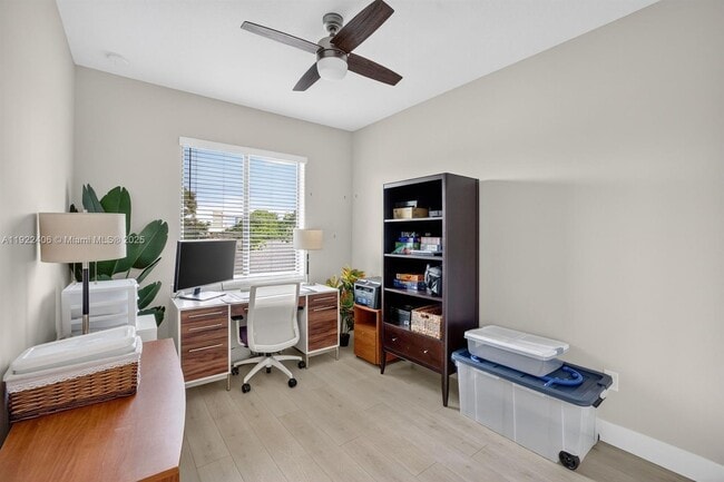 Building Photo - 1402 SW 4th Ave