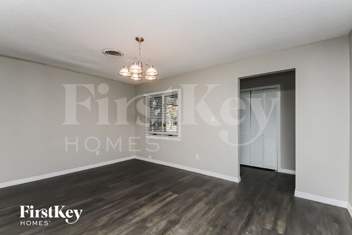 Building Photo - 881 Park Manor Dr