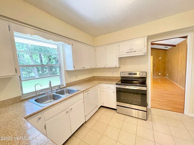 Building Photo - 5391 Golf Course Dr