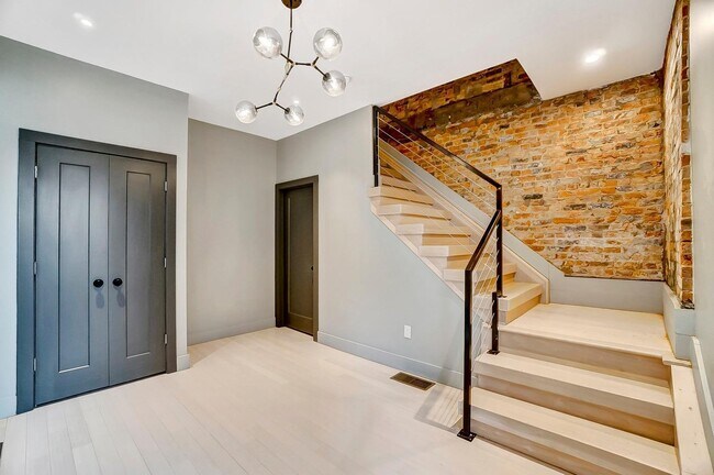 Building Photo - 1534 Republic St