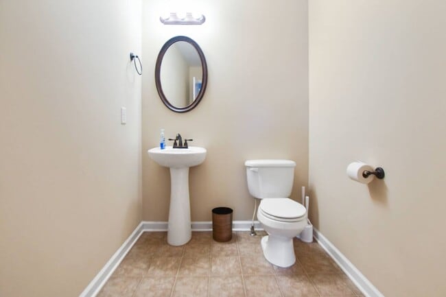 Building Photo - Pet Friendly Three Bedroom with Bonus!