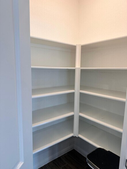 Building Photo - 15126 Nettleton Ml