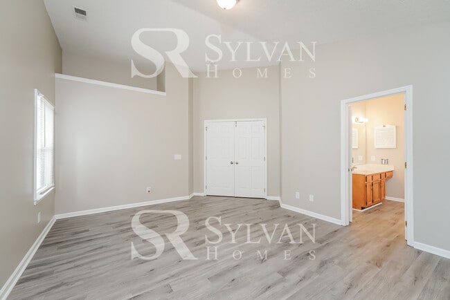 Building Photo - Prepare to be impressed by this 4 bedroom, 2.5 bathroom home