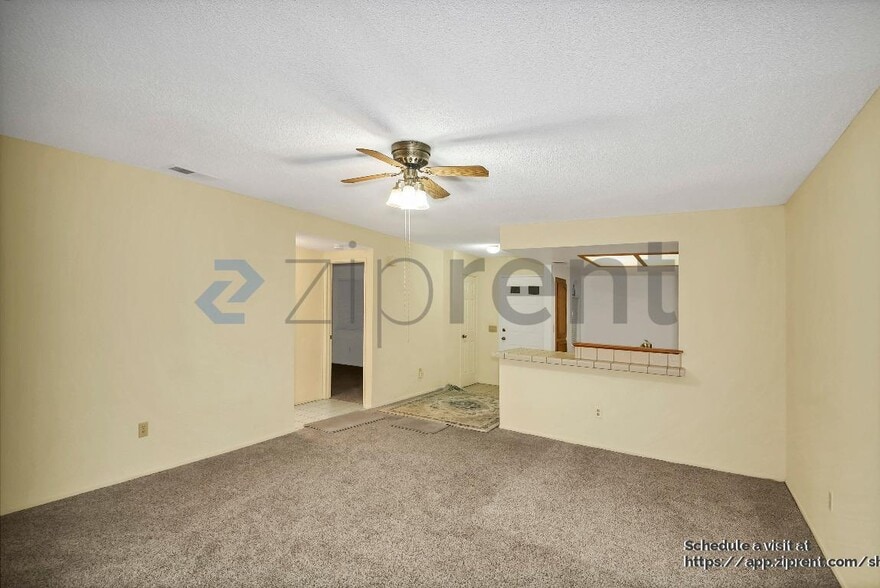 Building Photo - Unit