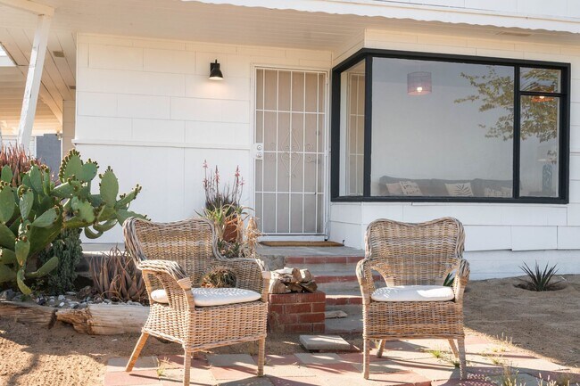 Building Photo - Modern 3-Bedroom Desert Bungalow with Stunning Views – Unfurnished - Price reflects MOVE IN SPECI...