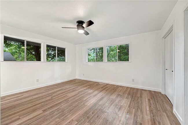 Building Photo - 6 Brompton Dr