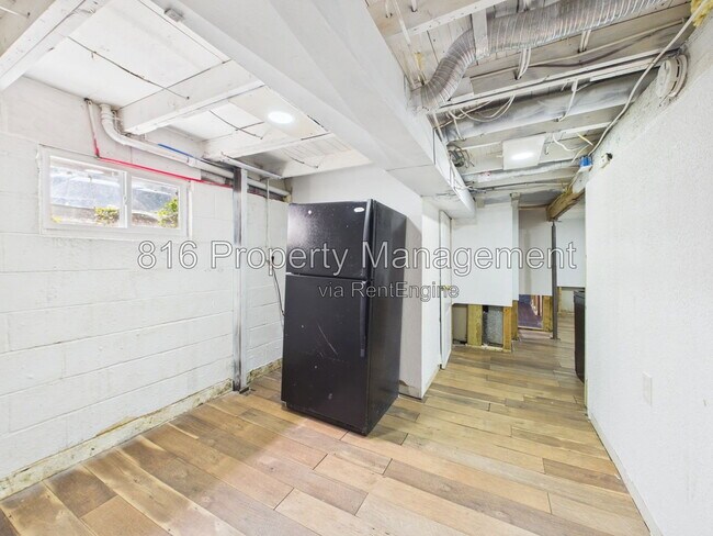 Building Photo - 810 S Woodland Ave
