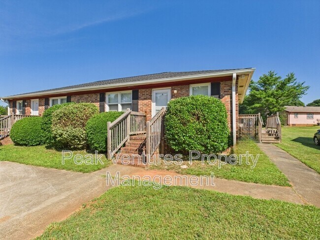 Building Photo - 312 Eunice Dr