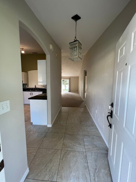Building Photo - 50 Spinnaker Cir