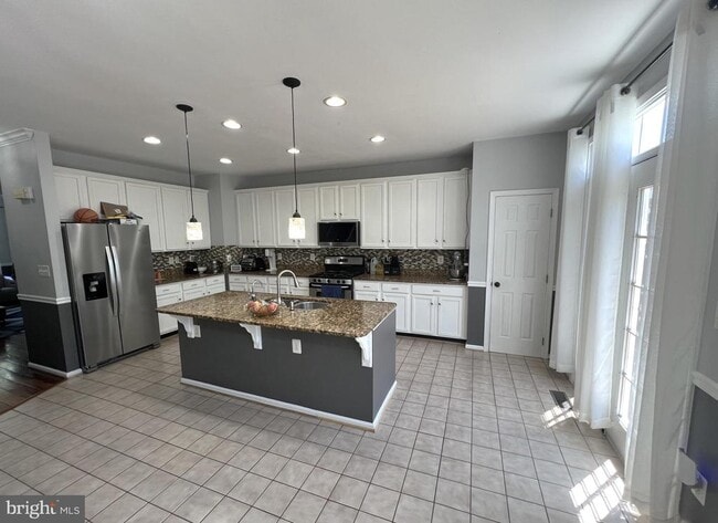 Building Photo - 8819 Blue Royale Ln