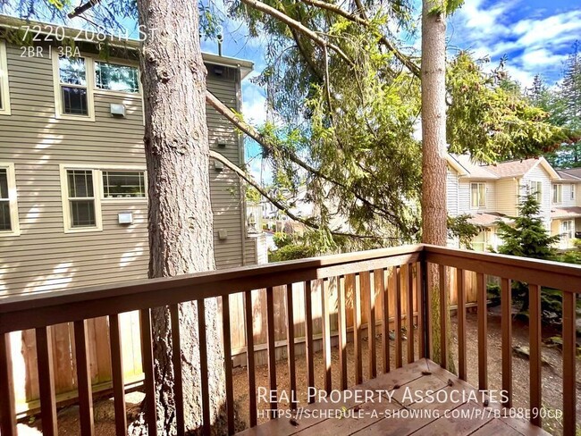 Building Photo - Beautiful Edmonds Townhome