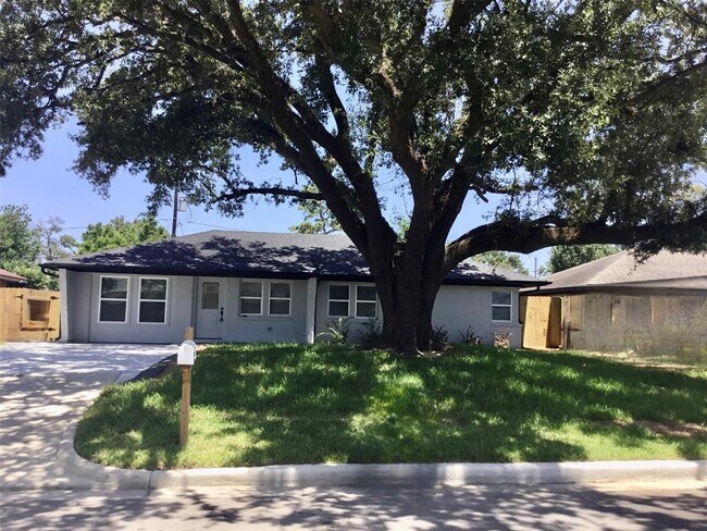 Building Photo - 8913 Homewood Ln