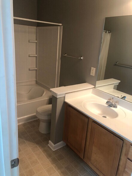 Building Photo - 1776 Heights Cir