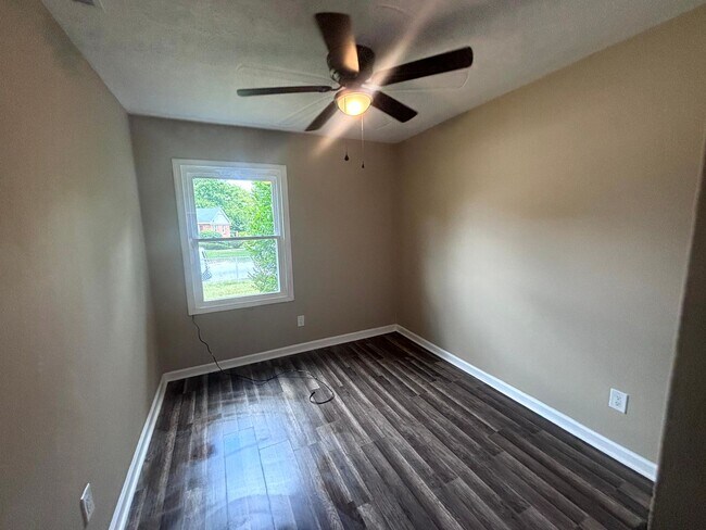 Building Photo - 5523 Livingston Dr