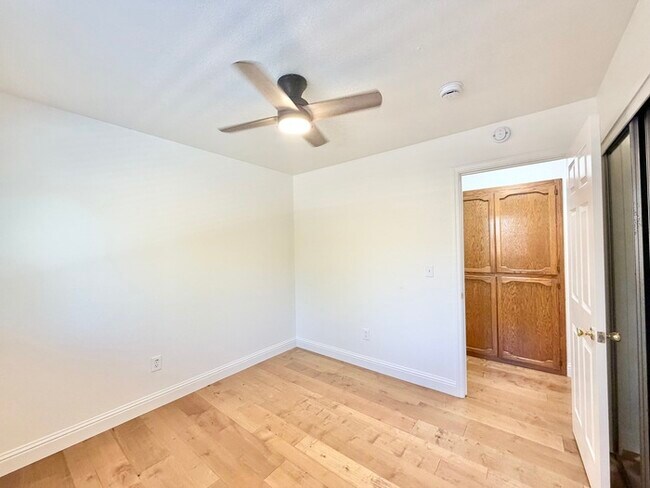 Building Photo - Beautifully updated 3 bedroom 2 bathroom duplex in Carmichael!