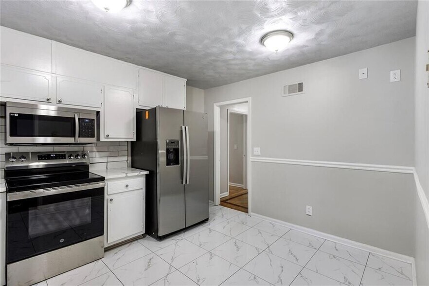 Building Photo - 1246 Elgin Way