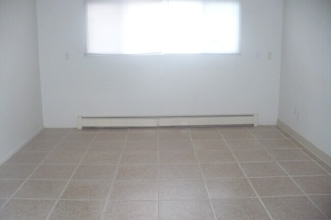 Building Photo - 4715 Scenic Cir