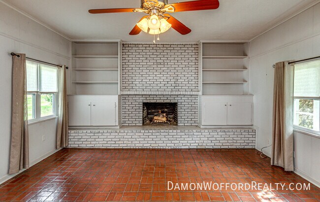 Building Photo - 1827 Parkridge Dr