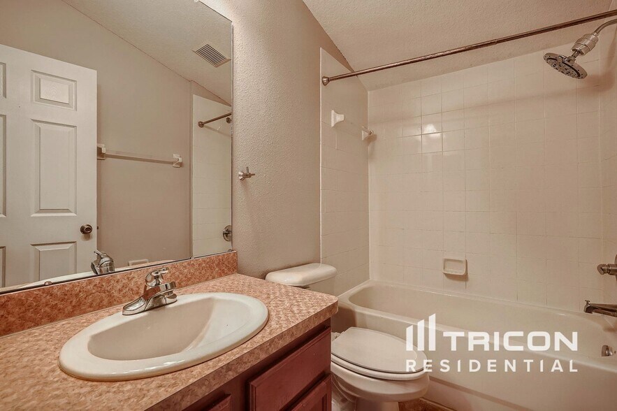 Building Photo - 11767 Summer Springs Dr