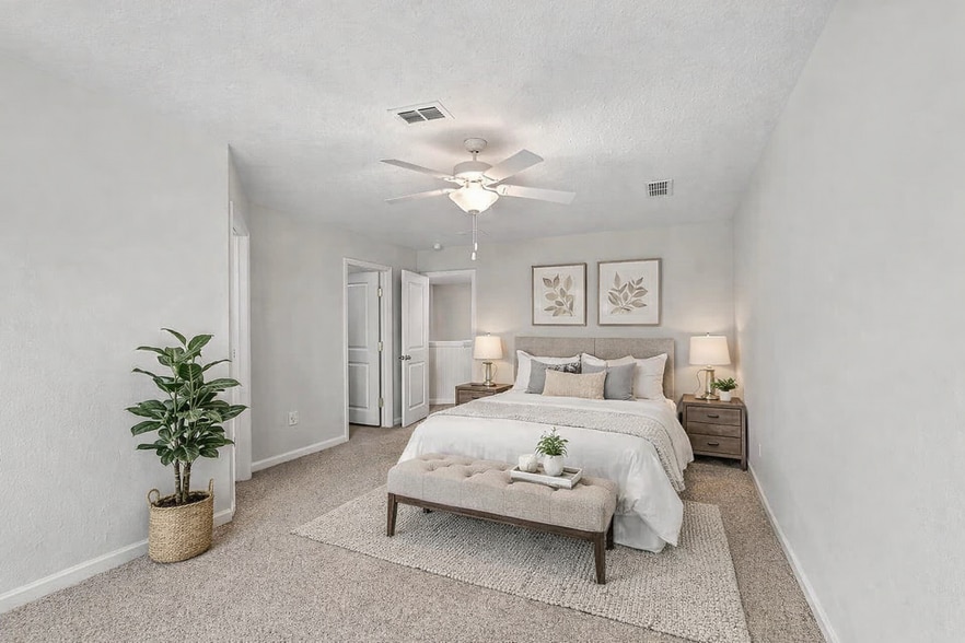 Building Photo - 10357 Benson Lake Dr