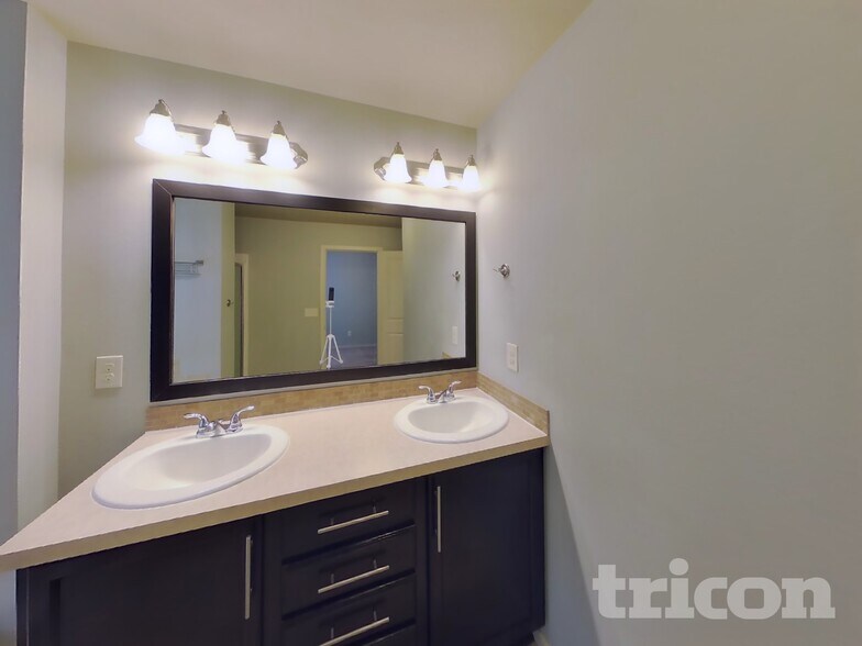 Building Photo - 730 205th St Ct E