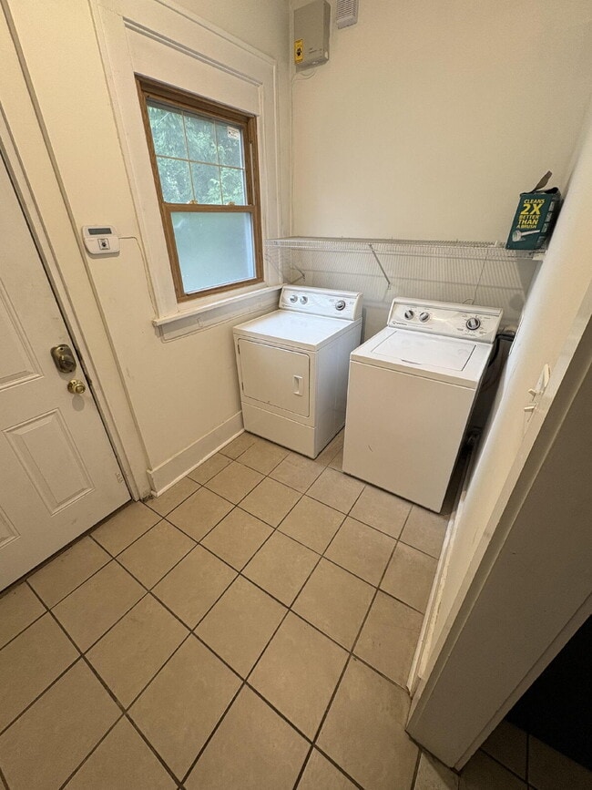 Building Photo - 4 Bed House Available!