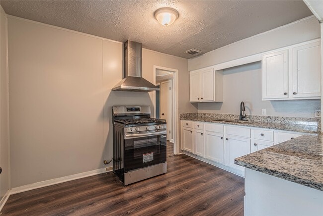 Building Photo - 5818 Glenhurst Dr