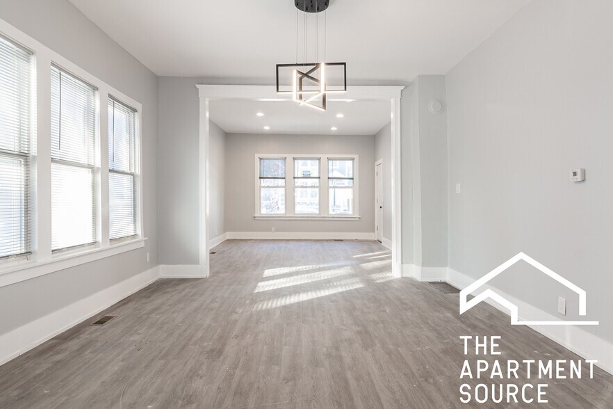 Building Photo - 2659 W Homer St