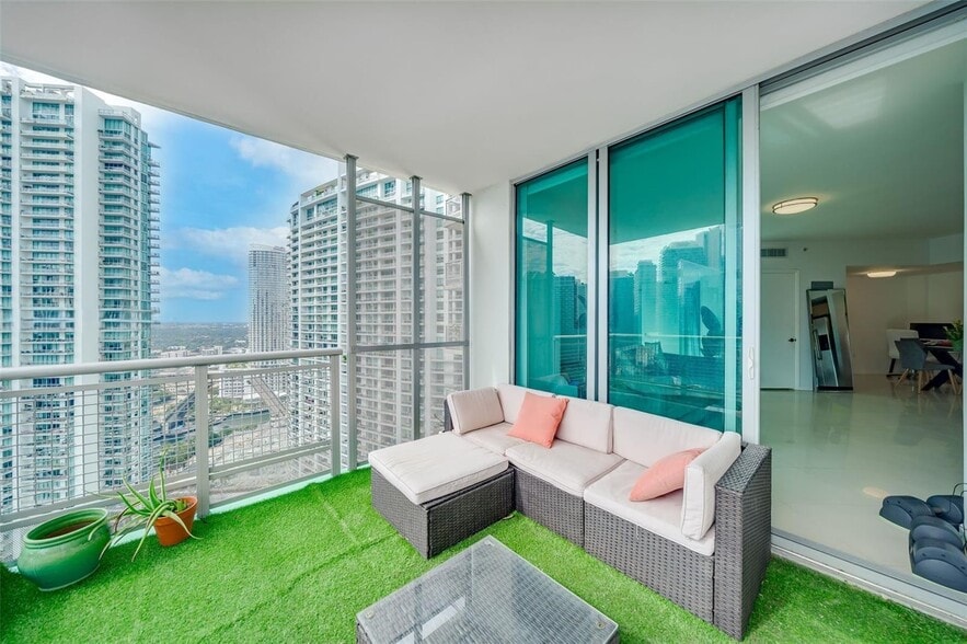 Building Photo - 350 S Miami Ave