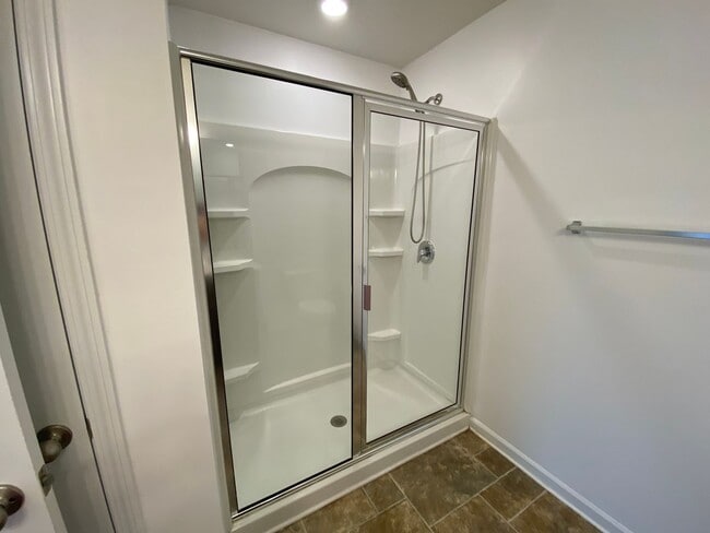 Building Photo - MOVE-IN READY!