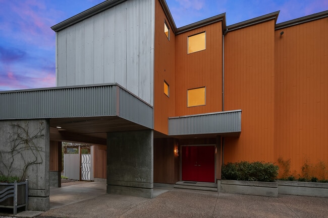 Building Photo - 10514 Riviera Pl NE