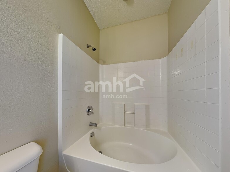 Building Photo - 10 Blue Oak Dr