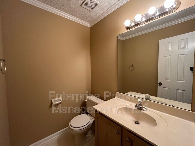 Building Photo - 8642 Pantherburn Cir N