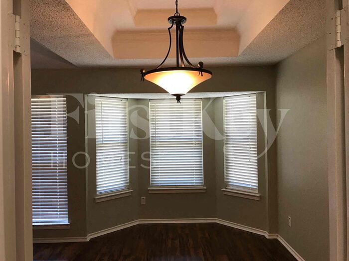 Building Photo - 1417 Highland Dr