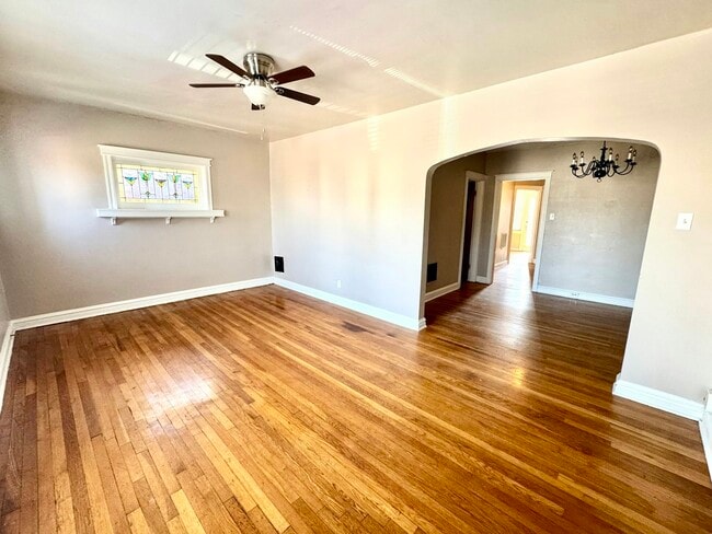 Building Photo - 4930 Tholozan Ave