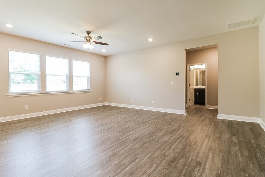 Building Photo - 231 Pilsen Dr