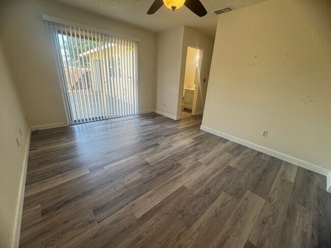 Building Photo - 7955 Deer Lake Dr