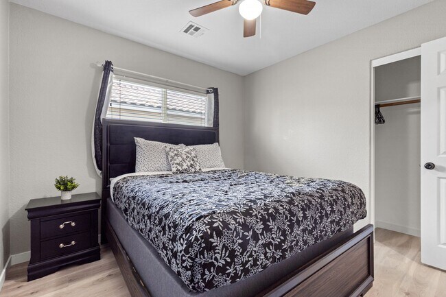 Building Photo - Cozy Furnished 3bed 3bath l Near Southern Highlands