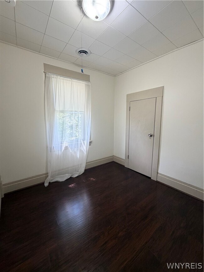Building Photo - 80 Meadow Pl