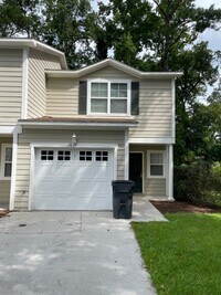 Building Photo - Upgraded 2 Bed/2.5 Bath Townhome in Leland!