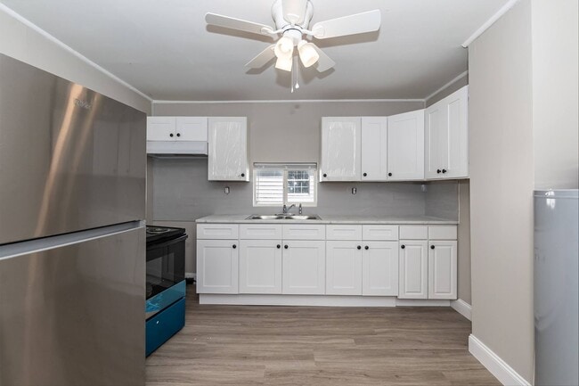 Building Photo - Two Bedroom Home!