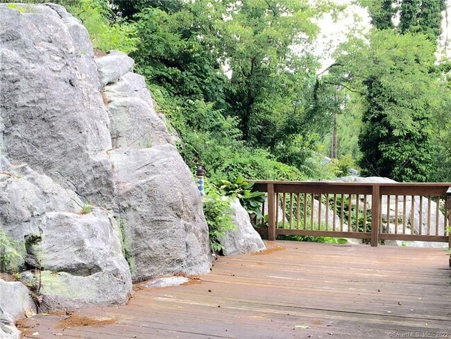 Building Photo - 12 W Rocks Rd