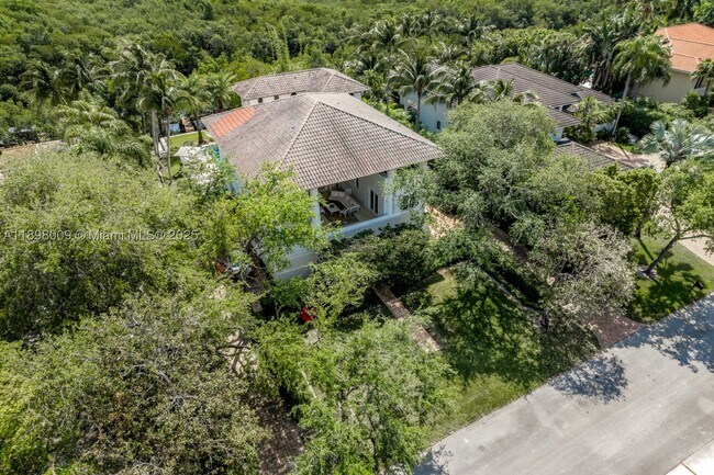 Building Photo - 112 Paloma Dr