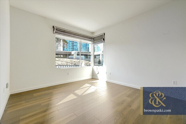 Building Photo - 303 Bryant St