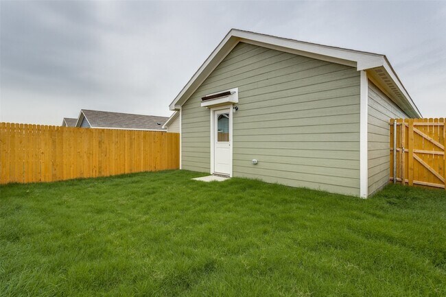 Building Photo - 126 Sunflower St