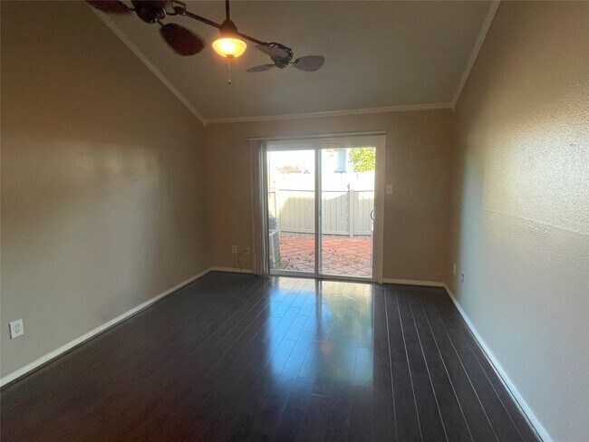 Building Photo - 12315 Glenview Dr