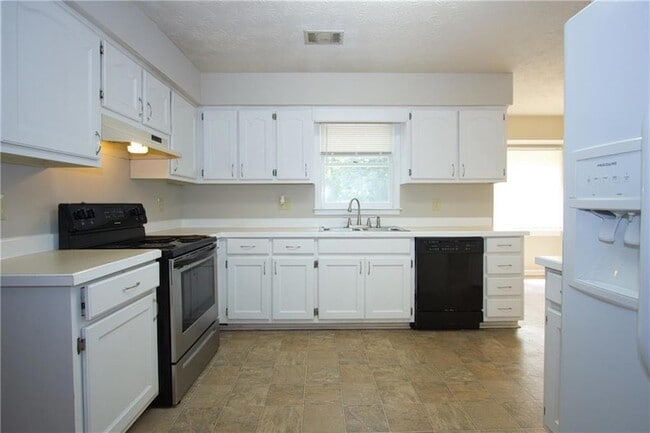 Building Photo - 2421 Sherrie Ln SW