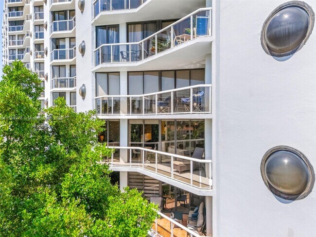 Building Photo - 3610 Yacht Club Dr