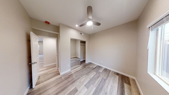 Building Photo - 6BD/2BA on Ewing!