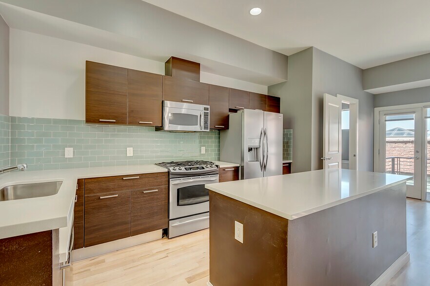 Building Photo - 2345 Walnut Street Unit 17